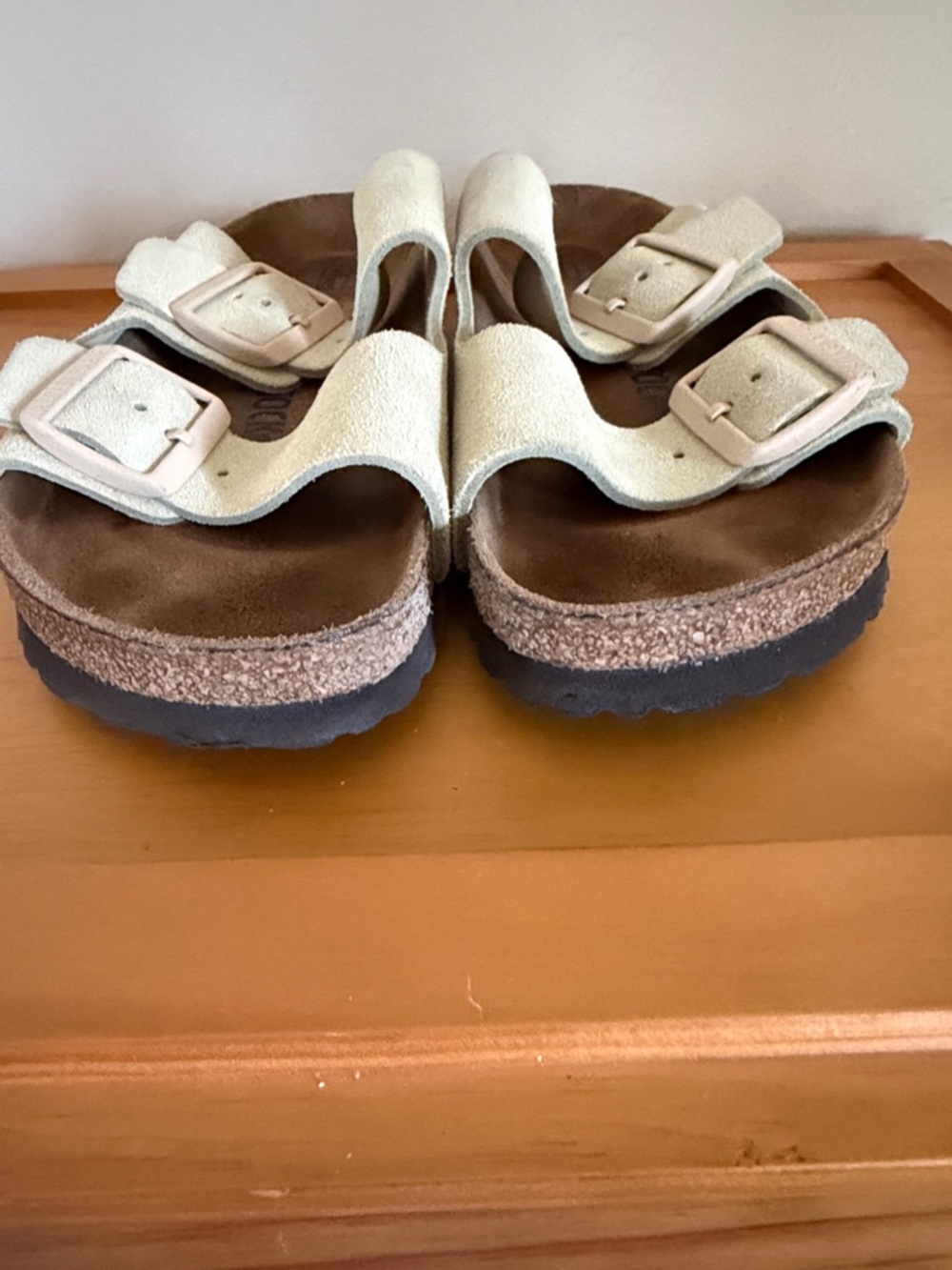 Birkenstock Suede Arizona Soft Footbed Sandals. Gently Used. Great Condition! - Picture 5 of 9